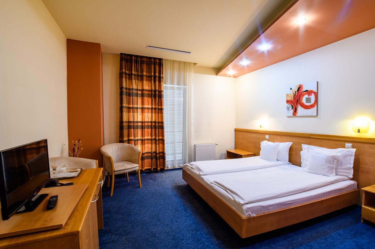 Hotel Torontal Тимишоара Экстерьер фото