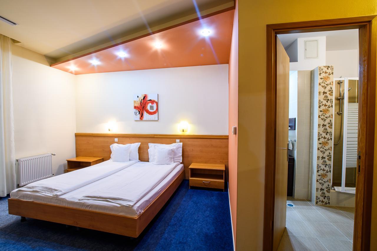 Hotel Torontal Тимишоара Экстерьер фото
